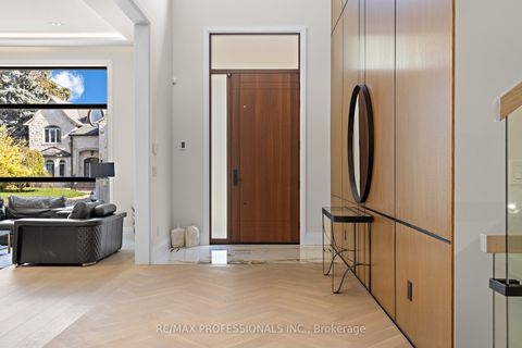 Photo 3 at 122 Ashbourne Drive, City Centre West, Toronto