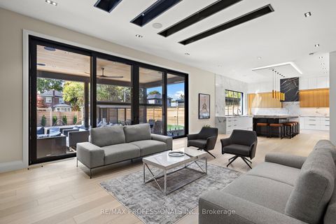 Photo 7 at 122 Ashbourne Drive, City Centre West, Toronto