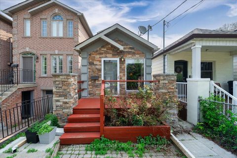 Photo 2 at 169 King Edward Avenue, Lumsden, Toronto