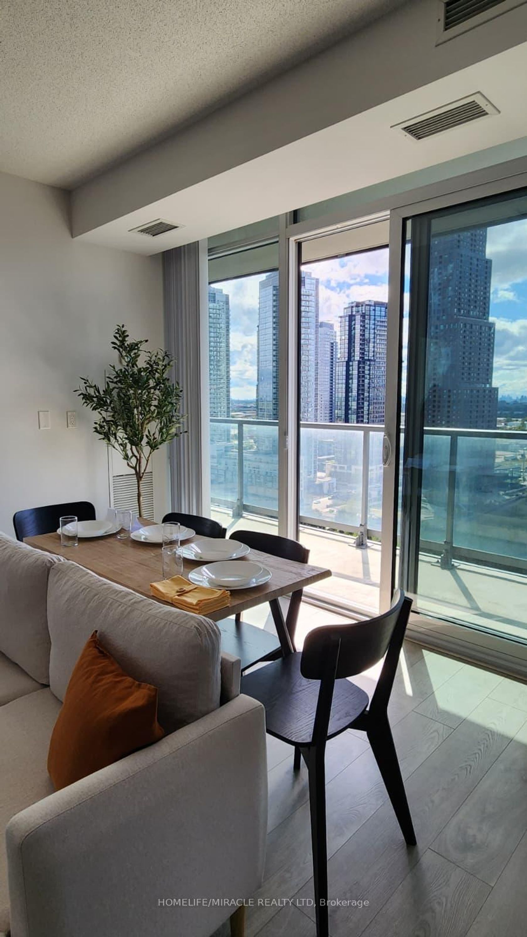 2004 - 7895 Jane Street, Concord, Vaughan photo number 2 2004 - 7895 Jane Street, Concord, Vaughan photo number 2