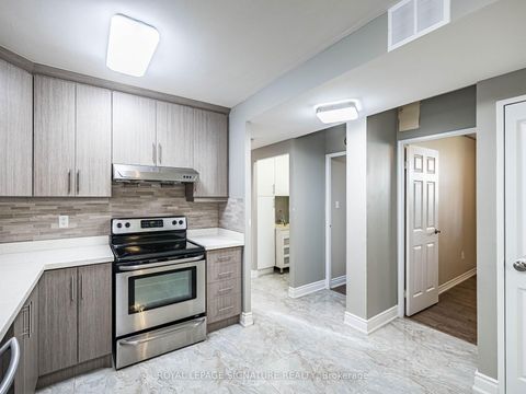 Photo 11 at 113 - 370 Dixon Road, The Westway, Toronto