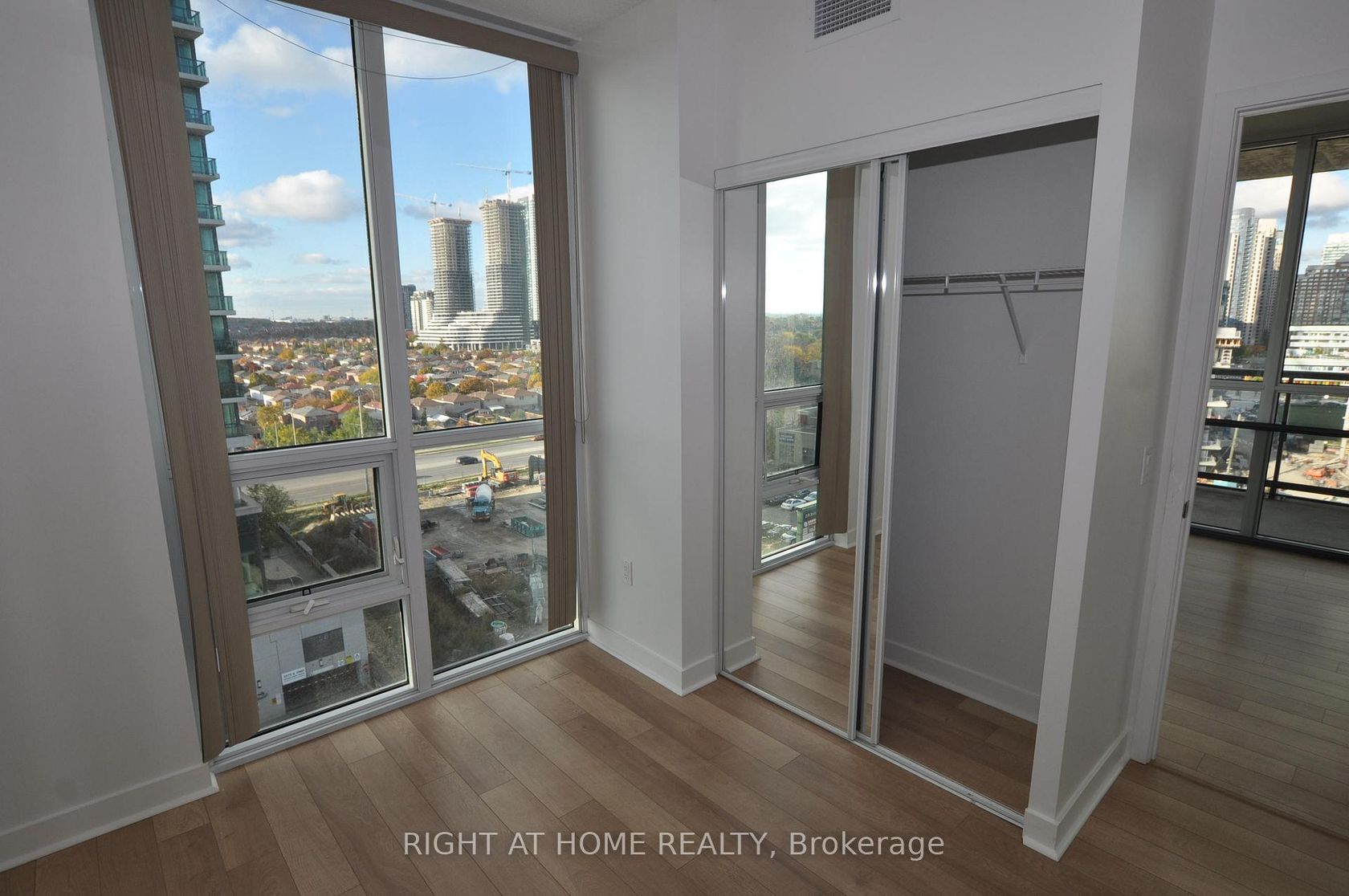 909 - 3975 GRAND PARK Drive, City Centre, Mississauga by Loree Meneguzzi Real Estate 909 - 3975 GRAND PARK Drive, City Centre, Mississauga