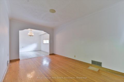 Photo 11 at 135 Jay Street, Maple Leaf, Toronto