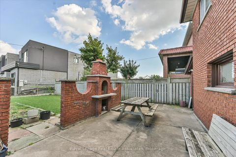 Photo 36 at 135 Jay Street, Maple Leaf, Toronto