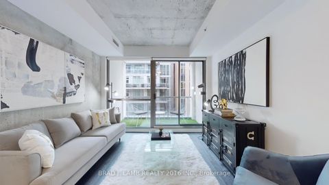 Photo 7 at 518 - 39 Brant Street W, Niagara, Toronto