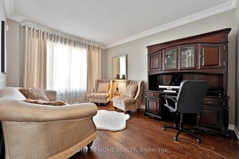 Photo 2 at 37 Newbridge Avenue, Oak Ridges, Richmond Hill