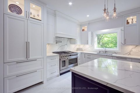 Photo 8 at 1079 Skyvalley Crescent, WT West Oak Trails, Oakville