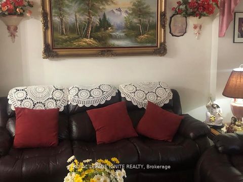 Photo 2 at 36 Goskin Court, Malvern, Toronto