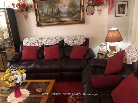 Photo 3 at 36 Goskin Court, Malvern, Toronto