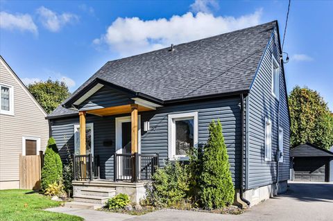 Photo 1 at 97 Hearst Circle, Amesbury, Toronto