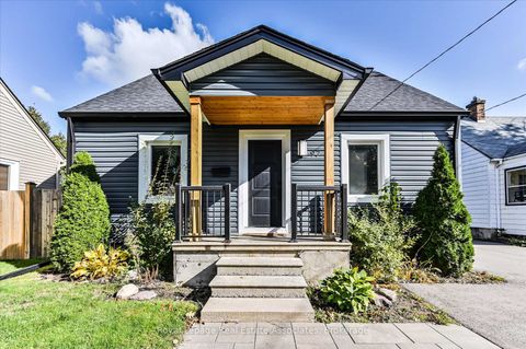 Photo 2 at 97 Hearst Circle, Amesbury, Toronto