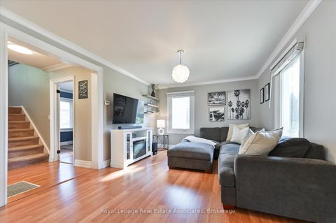 Photo 4 at 97 Hearst Circle, Amesbury, Toronto