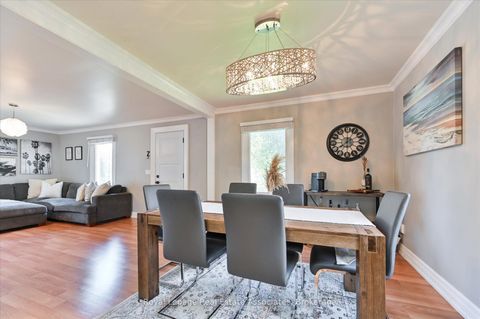 Photo 7 at 97 Hearst Circle, Amesbury, Toronto