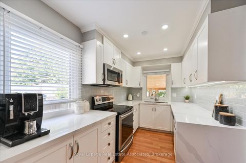 Photo 8 at 97 Hearst Circle, Amesbury, Toronto