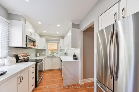 Photo 9 at 97 Hearst Circle, Amesbury, Toronto