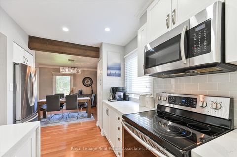 Photo 11 at 97 Hearst Circle, Amesbury, Toronto