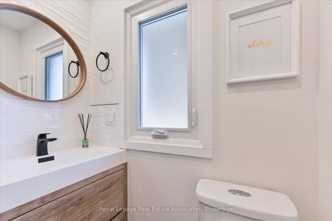 Photo 13 at 97 Hearst Circle, Amesbury, Toronto