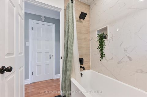 Photo 14 at 97 Hearst Circle, Amesbury, Toronto