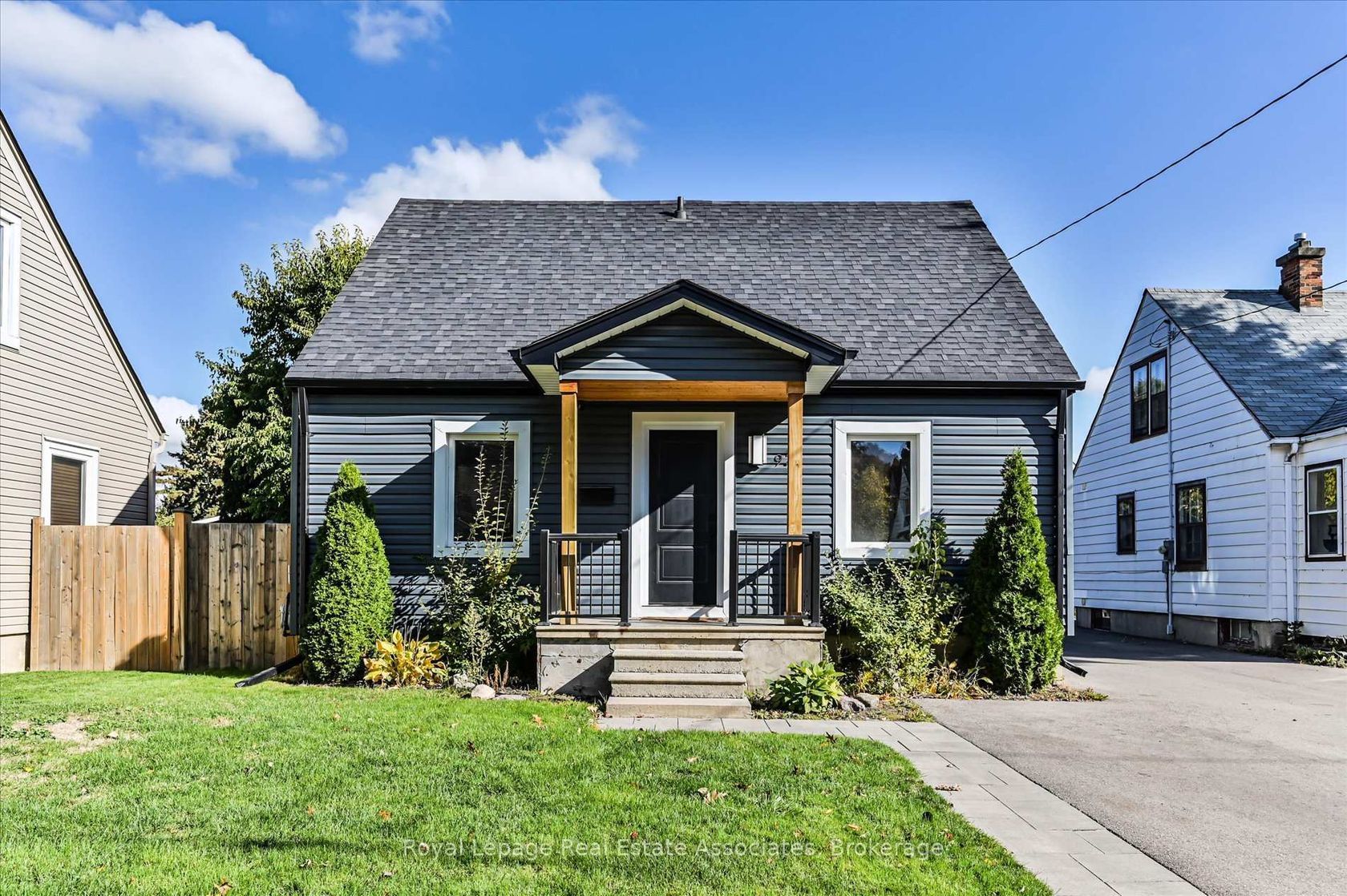 97 Hearst Circle, Amesbury, Toronto photo number 2 97 Hearst Circle, Amesbury, Toronto photo number 2