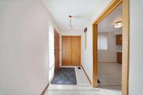 Photo 6 at 50 Felan Crescent, Beaumonde Heights, Toronto