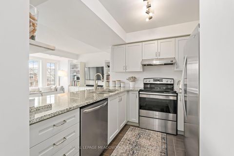 Photo 11 at 42 - 2614 Dashwood Drive, WT West Oak Trails, Oakville