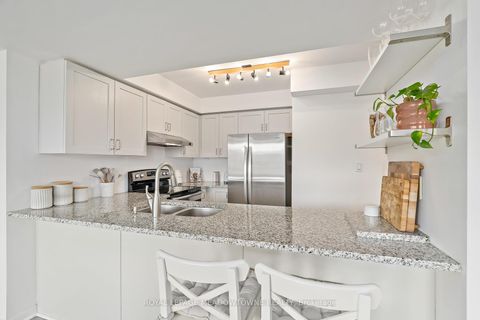 Photo 13 at 42 - 2614 Dashwood Drive, WT West Oak Trails, Oakville