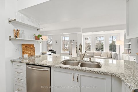 Photo 14 at 42 - 2614 Dashwood Drive, WT West Oak Trails, Oakville