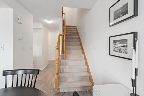 Photo 25 at 42 - 2614 Dashwood Drive, WT West Oak Trails, Oakville