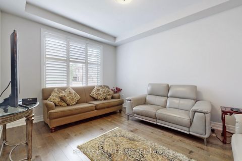 Photo 5 at 140 Magnolia Crescent, GO Glenorchy, Oakville