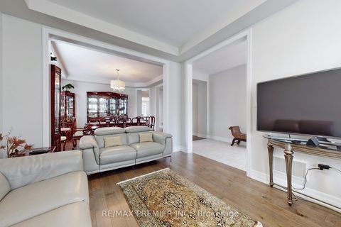 Photo 7 at 140 Magnolia Crescent, GO Glenorchy, Oakville