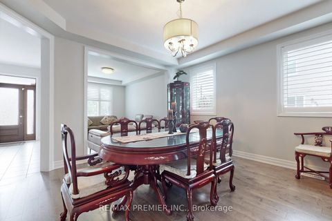 Photo 8 at 140 Magnolia Crescent, GO Glenorchy, Oakville