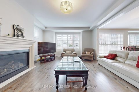 Photo 9 at 140 Magnolia Crescent, GO Glenorchy, Oakville