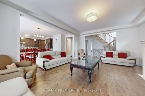 Photo 12 at 140 Magnolia Crescent, GO Glenorchy, Oakville