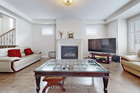 Photo 13 at 140 Magnolia Crescent, GO Glenorchy, Oakville