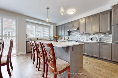 Photo 14 at 140 Magnolia Crescent, GO Glenorchy, Oakville