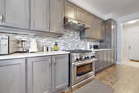 Photo 16 at 140 Magnolia Crescent, GO Glenorchy, Oakville