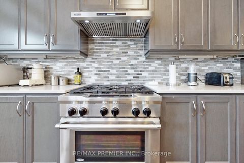 Photo 17 at 140 Magnolia Crescent, GO Glenorchy, Oakville