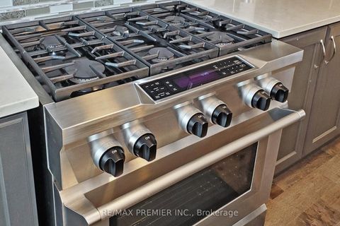 Photo 18 at 140 Magnolia Crescent, GO Glenorchy, Oakville