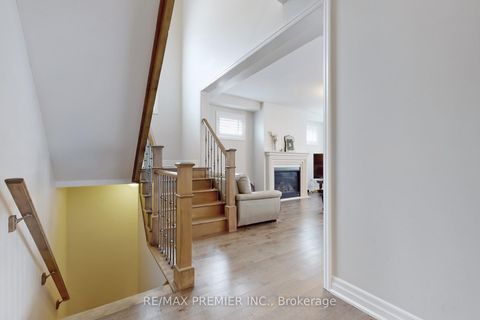 Photo 22 at 140 Magnolia Crescent, GO Glenorchy, Oakville