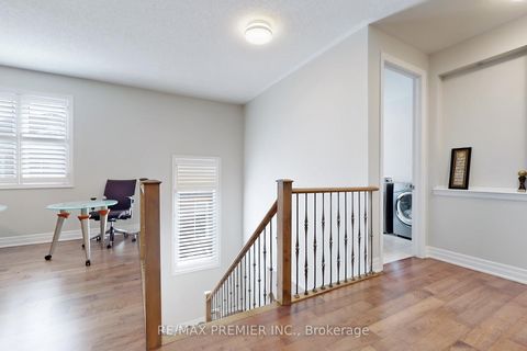 Photo 25 at 140 Magnolia Crescent, GO Glenorchy, Oakville