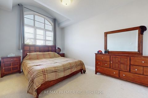 Photo 31 at 140 Magnolia Crescent, GO Glenorchy, Oakville