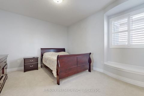 Photo 34 at 140 Magnolia Crescent, GO Glenorchy, Oakville