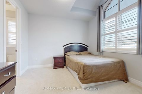 Photo 36 at 140 Magnolia Crescent, GO Glenorchy, Oakville