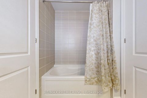 Photo 38 at 140 Magnolia Crescent, GO Glenorchy, Oakville