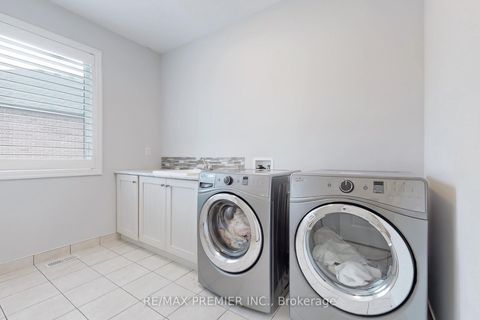 Photo 40 at 140 Magnolia Crescent, GO Glenorchy, Oakville