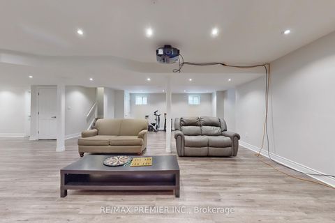 Photo 42 at 140 Magnolia Crescent, GO Glenorchy, Oakville