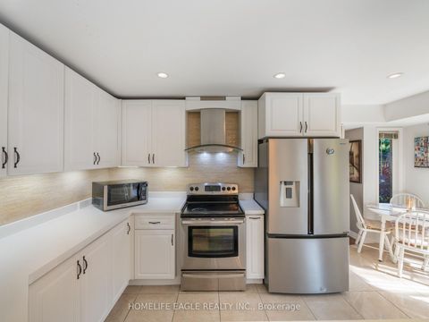 Photo 7 at 30 Moffat Crescent, Aurora Heights, Aurora