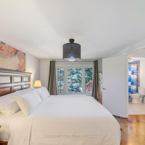 Photo 8 at 30 Moffat Crescent, Aurora Heights, Aurora