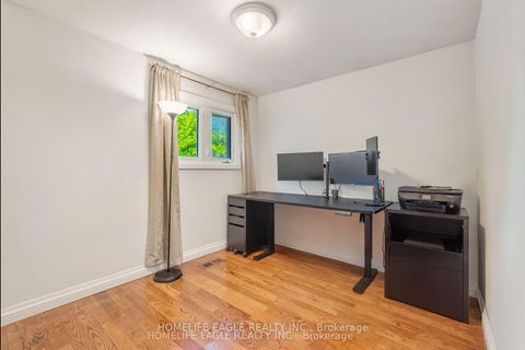 Photo 13 at 30 Moffat Crescent, Aurora Heights, Aurora