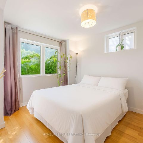 Photo 16 at 30 Moffat Crescent, Aurora Heights, Aurora